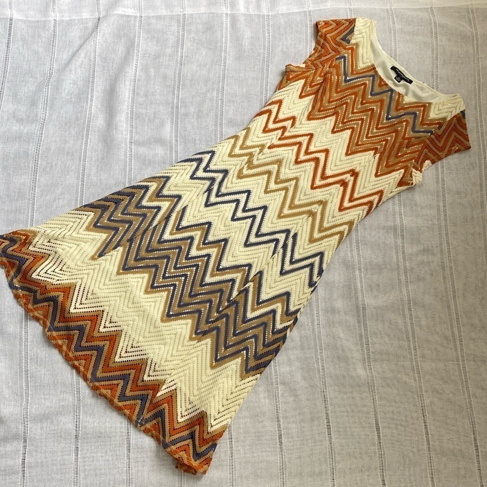 Sharagano crochet NWOT shortsleeved dress in earth tones. - Picture 3 of 17